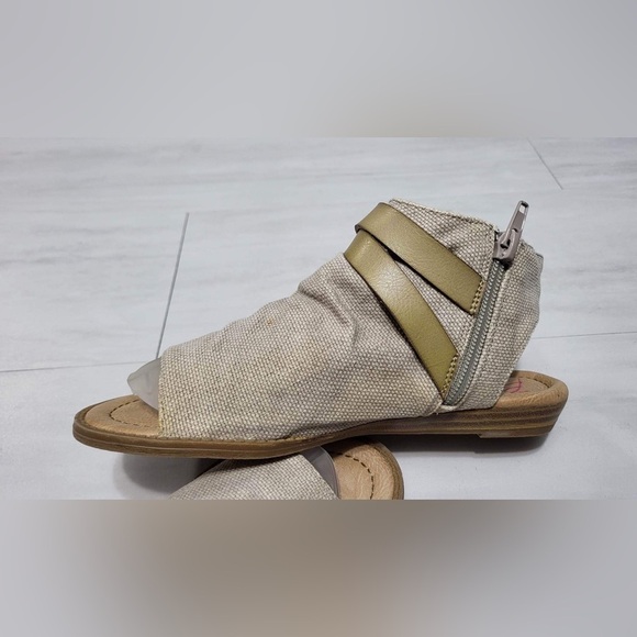 Blowfish Gladiator Girls Sandals - Picture 6 of 13